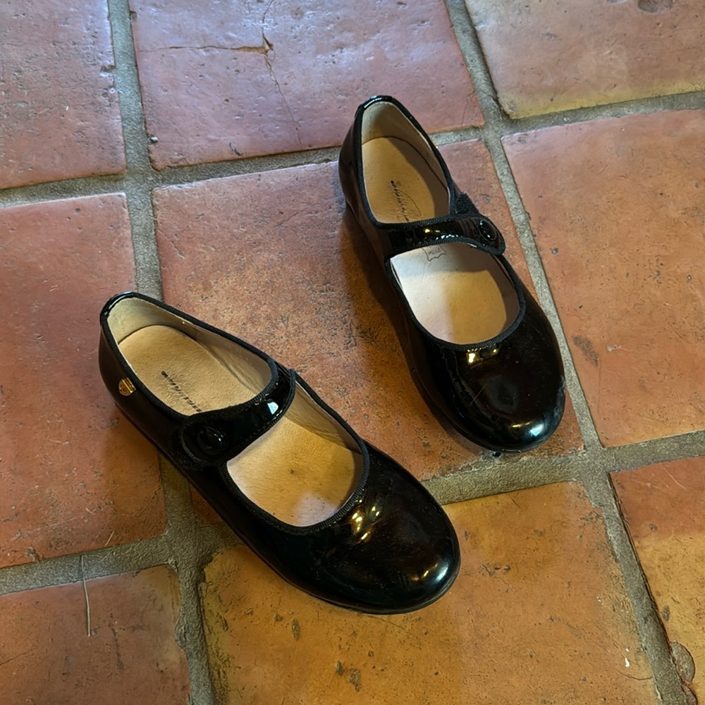 Kids Venettini size 32 black patent leather